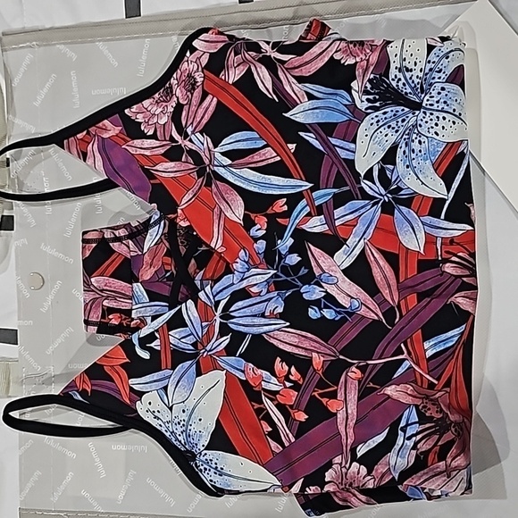* NWT Lululemon Shoreline One Piece in Lush Lilies Multi Esca Size 4 - Picture 6 of 9